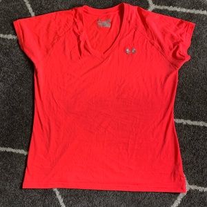 UNDER ARMOUR TEE SEMI FITTED WOMENS LARGE